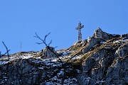 45  Zoom sulla croce di Punta Cermenati-Resegone